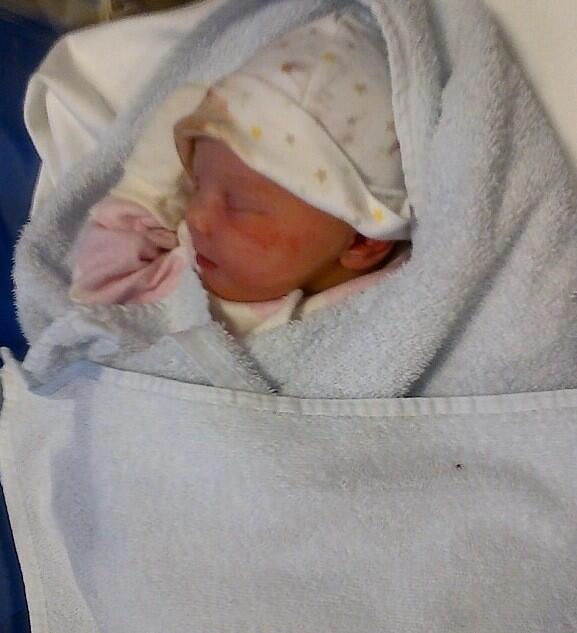 charmccorton's tweet photo. Raemi👶💞🌍🌺 http://t.co/hv1KKsae1h
