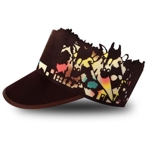 泣いても泣いてもキリンがない！キャスケット ブラウン(cocoxami)
minne.com/items/577320 
切り絵細工はスエード調の素材を使用。
中から覗く鮮やかな彩りは、配色したオリジナルプリントで表現しました。