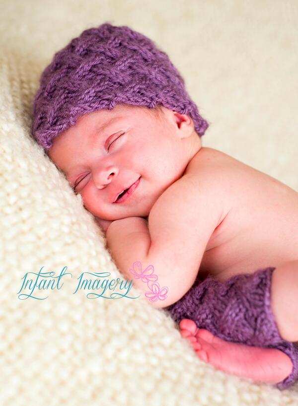 MelodysMakings's tweet photo. RETWEET to win!  Win this new #knitting pattern.  Tweet directly to crafty friends for a chance to win w/ each tweet. http://t.co/dsJo9aBSQu