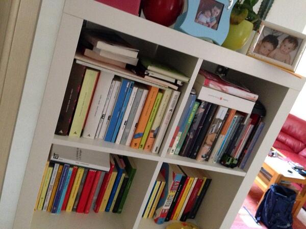 LucaSoldati71's tweet photo. @CasaLettori #orgogliodilettore soggiorno (angolo personale) http://t.co/CmIbOeKRYB
