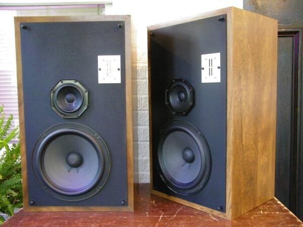 acoustic suspension speakers