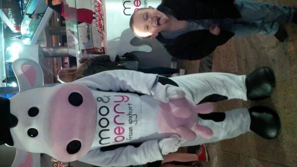 shanicephyliss's tweet photo. @MooandBerry this is my little brother - we love frozen yoghurt from your store http://t.co/SFTn6eXz2R