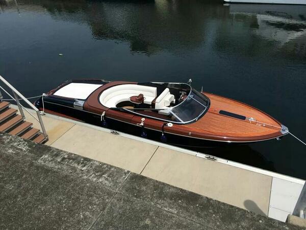 RivaYacht's tweet image. So lovely! #Riva #Yacht #Aquariva Super...what about?
(Courtesy Kamikage Lyu)