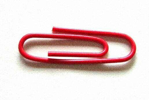 FactsVault's tweet photo. A #Canadian traded up from one red #paperclip to a #house for free in 2005. http://t.co/A6KKHZznNF http://t.co/zEvNbH6VVU