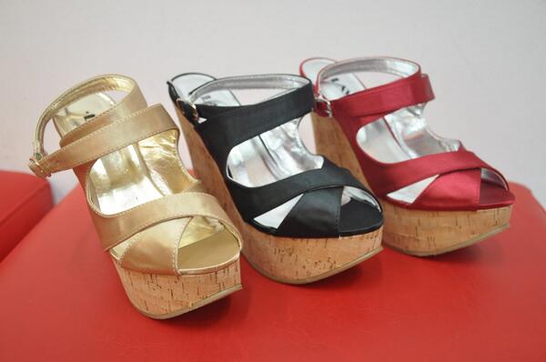 Puedes estar cómoda y siempre 'in style' con estas plataformas disponibles en Di Morini. ¡Visítanos!