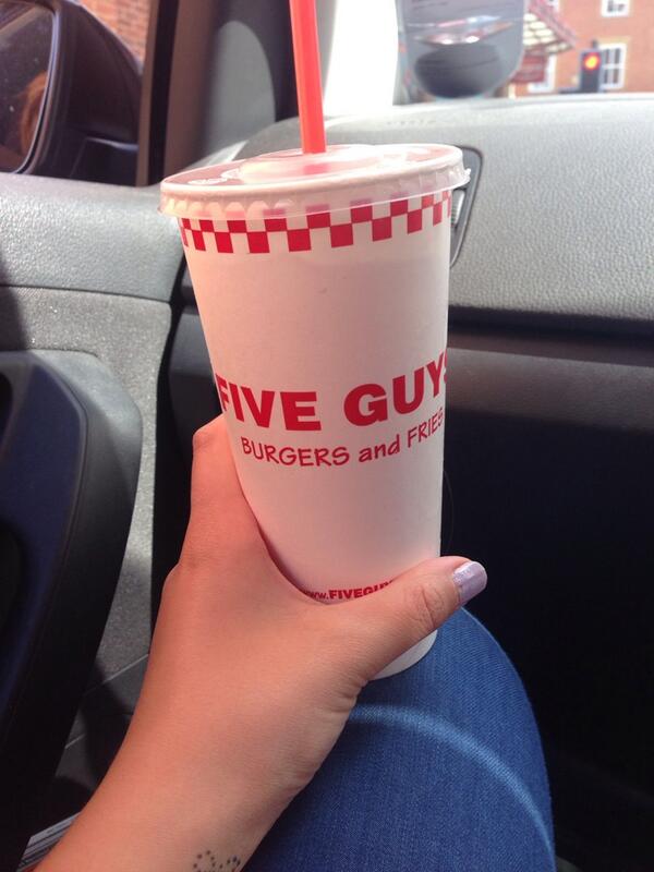 kymstacey's tweet photo. @FiveGuysUK #cheeseburger #foodporn http://t.co/4V0TzE6Xi8