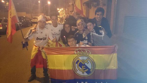 guicoRM's tweet photo. @carlosRMAE @leobzq @jumadima @gonzalovivero @Alvurock ¡Hala Madrid! http://t.co/3PM2iSG2KA
