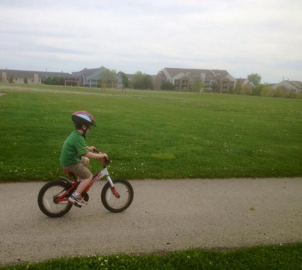 jacksonlanders's tweet photo. Third time trying his new bike and he's really taking to it! http://t.co/QKiwb3NtAH