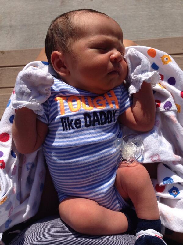_jopouline's tweet photo. Getting him some sun 😌☀️ http://t.co/q1bMPpANzk