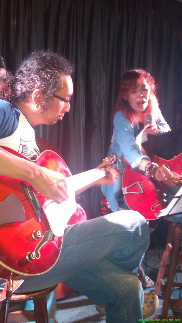 @alexaryawan sedddaaappp.. oweeenn maenn bossanova.. hihi