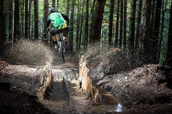 WakeupPeopIe's tweet photo. Mountain biker parting the seas http://t.co/wm55Uulx1u