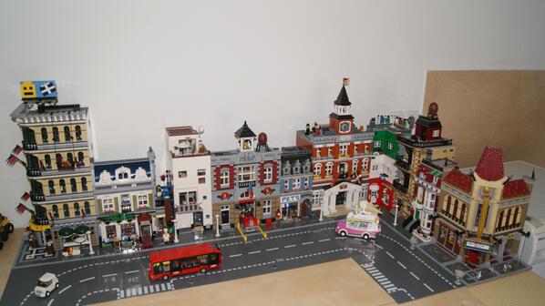 jperdiguero's tweet image. the city is growing... #LEGO #modulars