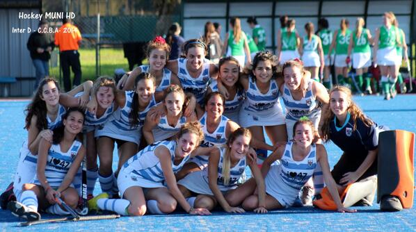 HockeyMUNIHD's tweet photo. #MuniHD_InterD - 2014 #Metro_Damas InterD @trinisantillan http://t.co/9ga3wV7Bd1
