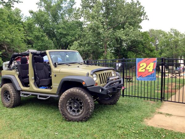 Pulled trees off the #jeeptrail! #jeep #jeepfamily @beepinjeep @BarbieJeepGrl89 #burnpile #onlyinajeep