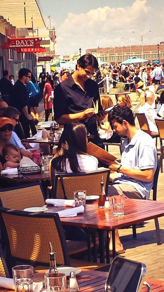 sparklequeenla's tweet image. Is that #EricDorfman looking #dapper @StellaMarinaNJ serving on the @APBoardwalk? #AskForEric 😄