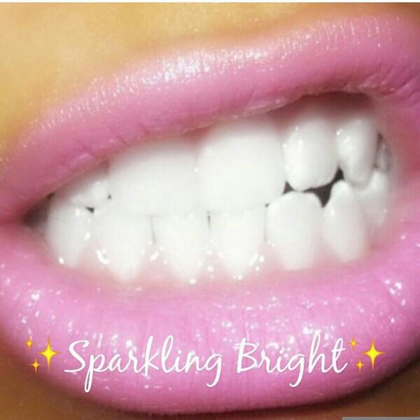 awsglasgow's tweet photo. Lipgloss and lippy along white your white nashers😆😆 #sparklebright #allwhitesmile #teethwhitening #fearce #love #xo http://t.co/TFrrViuRpF