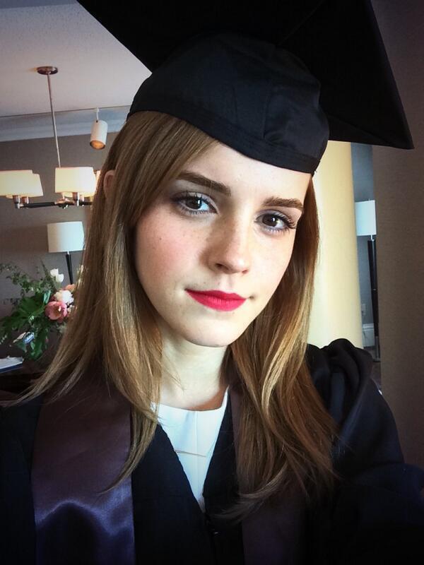 EiProfeta's tweet photo. Hoy, Emma Watson se ha graduado en la universidad de Brown como licenciada en literatura inglesa. ¡Felicidades, Emma! http://t.co/m55wUwRZcK