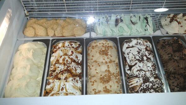 MARCOANTONIOULR's tweet photo. Bar cafe la rondeña pruebe nuestros helados http://t.co/4wUx9Jihul