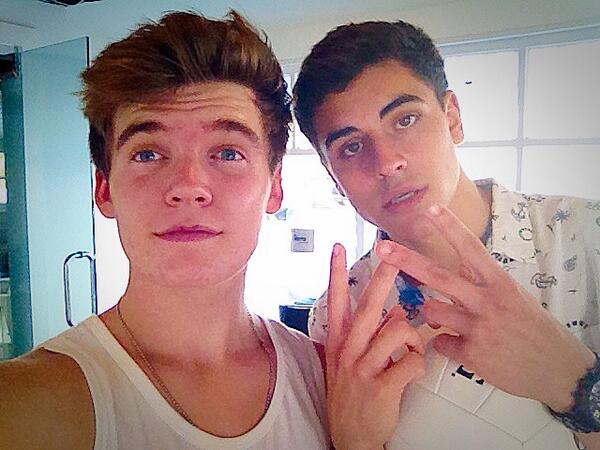 GraysonHunterG's tweet photo. Had fun chilling at the mobli house with @JackGlinisky http://t.co/x6ZHYPsTFc