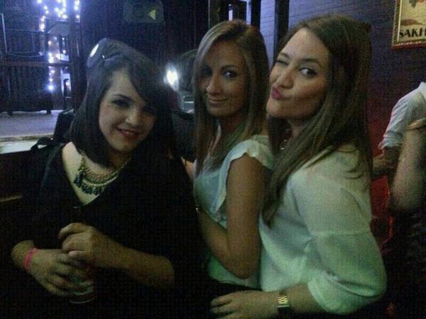 Maria_jose_corc's tweet photo. Mis perrillas!! @yol_lop. @Veronikagf . http://t.co/rFSvcEXyZg
