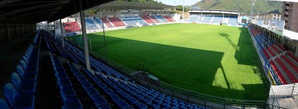 LaCasaDeLaLiga's tweet photo. Ipurúa. Aforo para 5.000 personas. Campo pequeñito, de los que rugen, difícil de ganar. Darán gueera en Primera http://t.co/iaX5J7ZWyY
