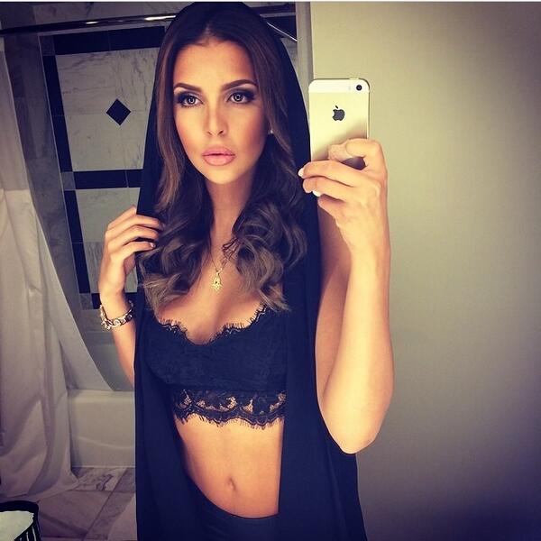 PostMoroccan's tweet photo. Sara Chafak, marocaine. ❤️ http://t.co/infJMOcqur