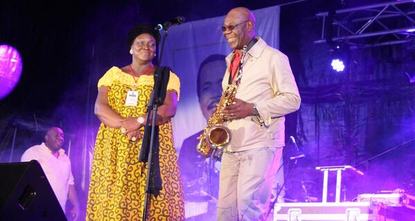 Papa <a href="/ManuDibango/">Manu Dibango</a> et la Ministre des Arts et de la Culture Ama Tutu Muna.