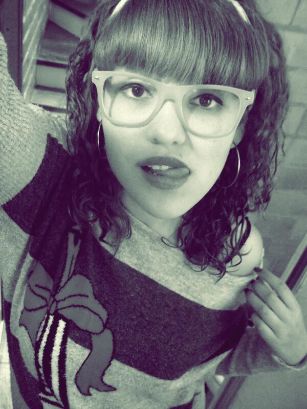 Kimberlyh66's tweet photo. Mi mama dice que me veo linda crespa *w* http://t.co/5NhWHMR5U4