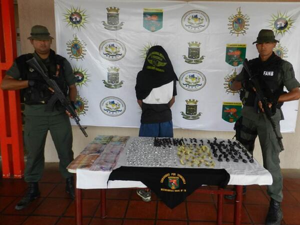 margaritanoti's tweet photo. Rurales detuvieron a sujeto apodado “el pericles” con presunta droga -  http://t.co/7Heb4cjwdL http://t.co/mcBcsakUag