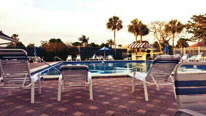 561F13's tweet image. I couldn't go to the beach, I guess this will do for now. #isNotTheSame #poolparty #swimming