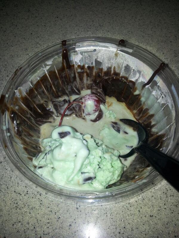 PinkPandaBeth's tweet photo. Now for the ice cream #noms http://t.co/2K4YnC9ClY