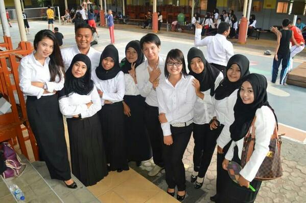 Lettysia91's tweet photo. this moment With my friends I miss you all http://t.co/D8zySTwI8A