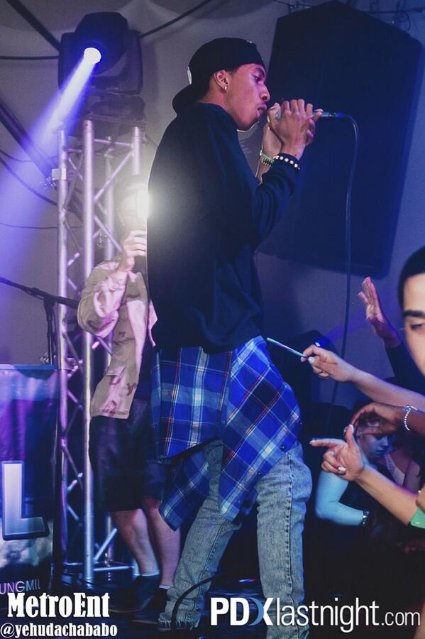 BLCKOUTSPECIALK's tweet photo. 🎊🎊 http://t.co/1hDl6C6SRo