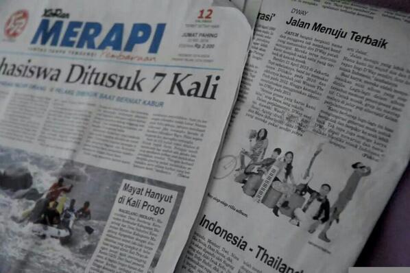 hans_guebanget's tweet photo. Thx buat shbt @DWay_Band buat supportnya..!kami msk diartikel koran merapi jogja edisi 23 mei cekidot! http://t.co/0NnC5tTFd0