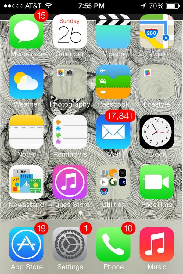 StopkaSaysShit's tweet photo. 17,841 unread emails
15 unread texts
10 unlistened voicemails

This is stopka'a life. http://t.co/jXmmGD5CYG