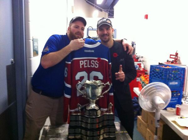 TPS_Guy's tweet image. Eddie Kulda just announced on the bus that @pelssy's dad texted him: "thanks for remembering my son". #onions