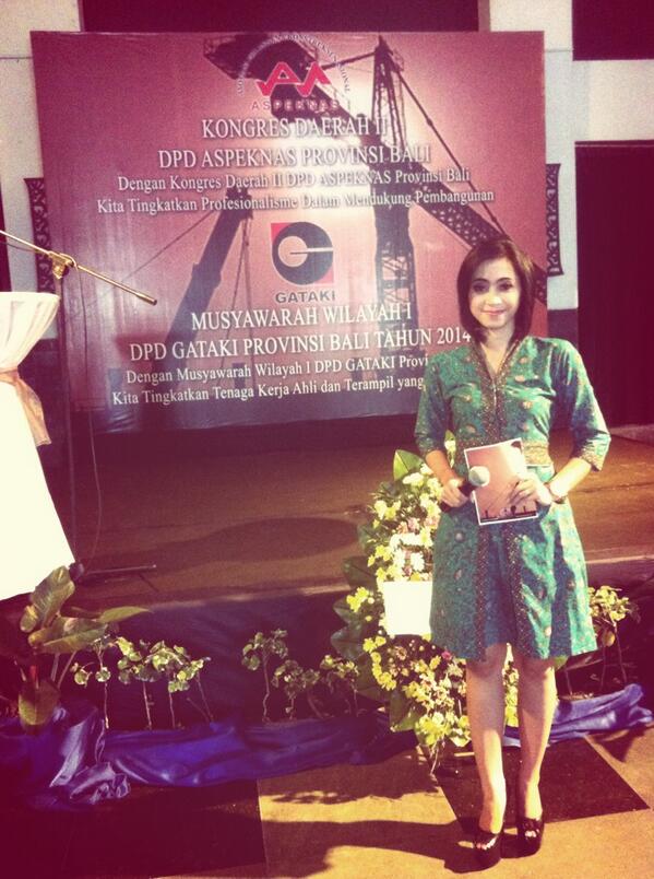 KeY_Zha's tweet photo. MC'ing Kongres Daerah II DPD ASPEKNAS Prov.Bali @Sector Bar &amp; Resto http://t.co/2fwcpIwT2l
