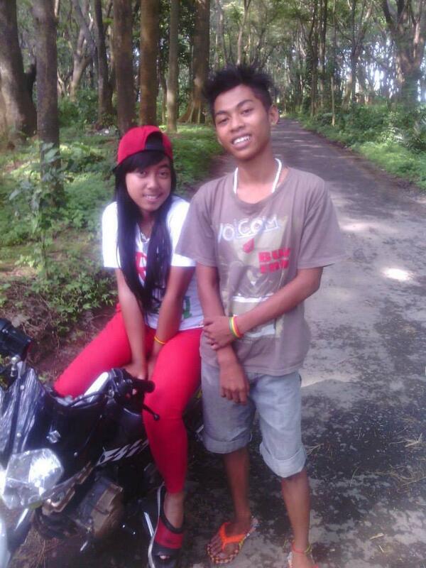 bhaayy's tweet photo. @DheyanVeFe ♥ aku ♥ kamu ♥ dan merekaa :* http://t.co/AQbgqB4czy