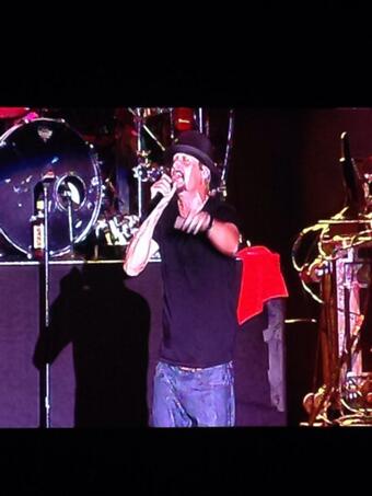 Gotsta say.....KID ROCK KICKS SOME SERIOUS ASSSSSS! Makin me even more horny, bitches!!!!! http://t.