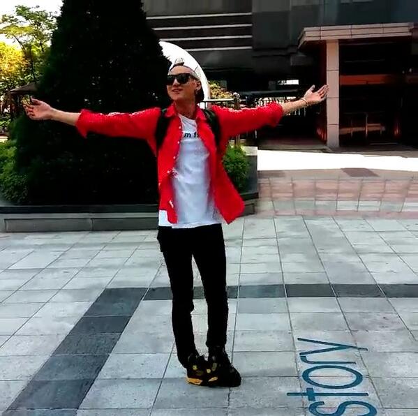 kaiyunSportVip's tweet photo. 140526 SEHUN IG update: "Happy"
Watch the video here: http://t.co/hGhRmmXgyD http://t.co/Ifu0bpIK7t
