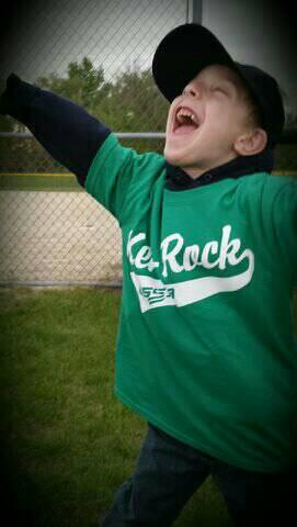 EBULL79's tweet photo. My mini-me having fun after T-Ball practice! #lovingit http://t.co/kMvVxELyF4