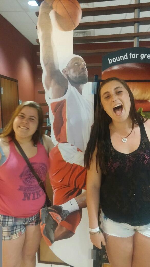 spencerTimm's tweet photo. @Harley_chay @kay_bay_13 we just met king james 👍👌🏀 http://t.co/fQssfKPNCq