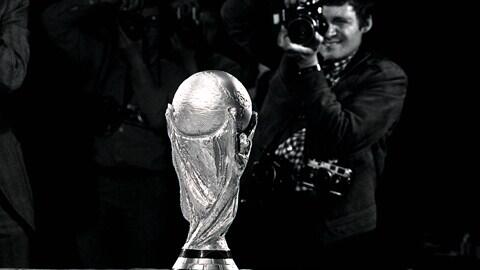 17 DAYS TO GO: Our #worldcup countdown today looks at the Trophy itself - fifa.to/1k88gUU