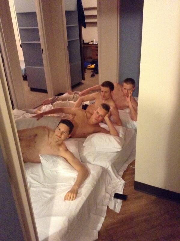 adrian_vhelm's tweet photo. Slumber bash, floor 12 B in the Walter gage residence. All CAL Hunnies welcome. Bring your friends @FranklinMissy http://t.co/ZGmBG019ab