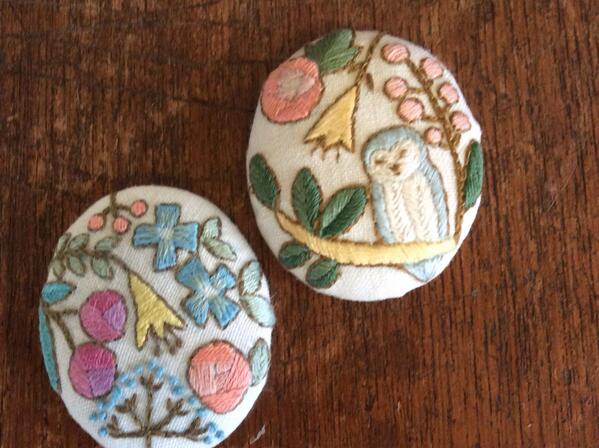 マカベアリス Alice Makabe على تويتر 大きめの楕円のブローチ 軽いのでニットやカットソーにも 近くdクリエーターズ Http T Co Echhtvlsgf に出品します Http T Co T61rfbum5n