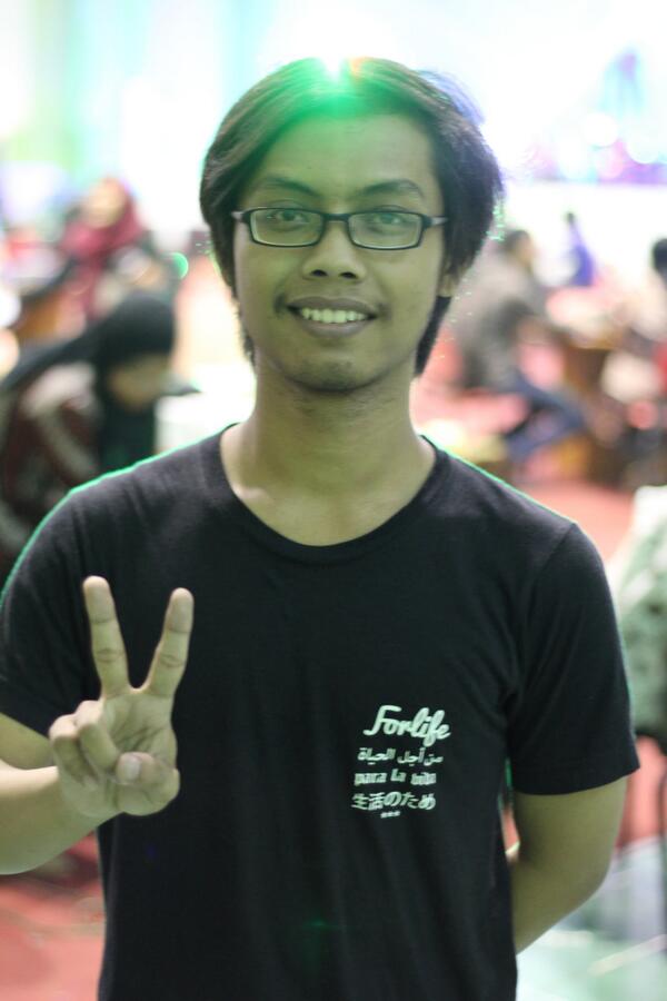 <a href="/sokaangga/">soka angga</a> (guitar) wearing <a href="/FRLF_/">FOR LIFE | FRLF</a> at past stage.. :)