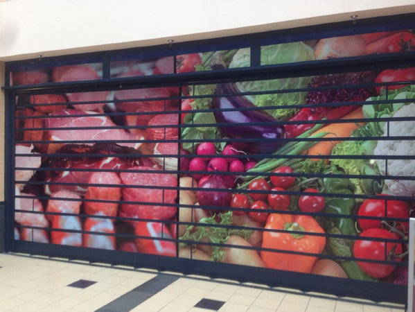 Quickreclame's tweet photo. Tijdelijk leegstaand pand in De Weiert onder handen genomen! #Quickreclame http://t.co/zLVkyTwpRn