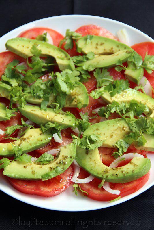 CalorieScanINC's tweet image. Simple avocado and tomato salad laylita.com/recipes/2014/0…