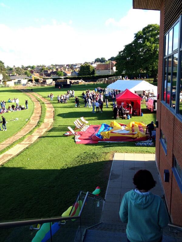 CrewkerneRFC's tweet image. social down at the club yesterday, good to see so many of the players there #drinkfromthehat #drinkingjacket #CRFC