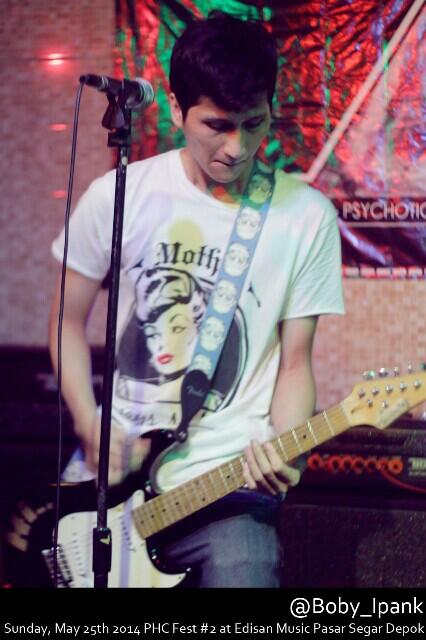 "<a href="/getahphotograph/">getah photography</a>: Photoshoot <a href="/boby_ipank/">Hambali</a> Voc/Guitarist @dislikedecember at <a href="/PsychoHCrew/">PSYCHOTIC HARD CREW</a> Edisan Music , Depok "